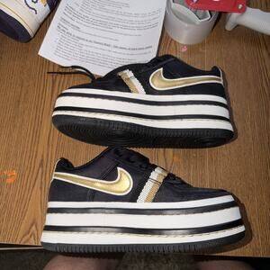 Size 7 w Nike Vandal surprise Looksee Sample